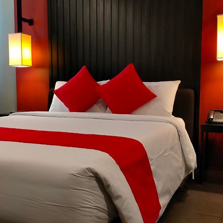 Amelie Hotel Manila Exterior photo