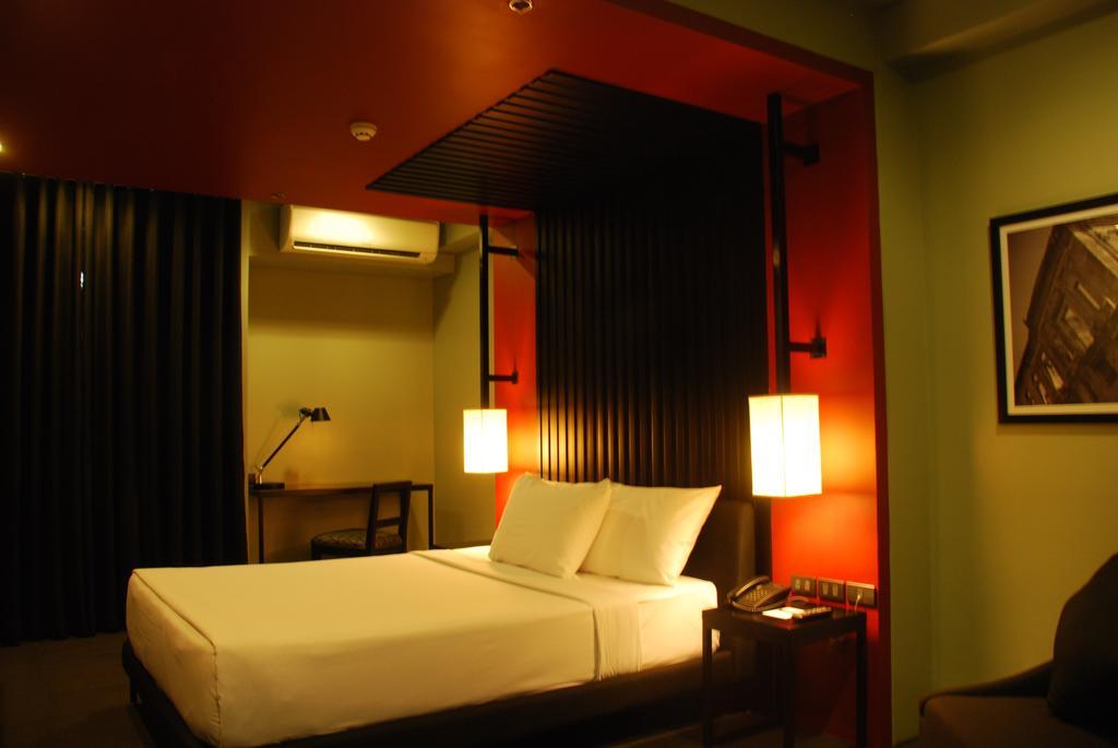 Amelie Hotel Manila Exterior photo