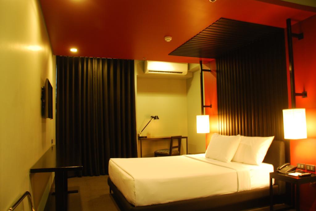 Amelie Hotel Manila Exterior photo