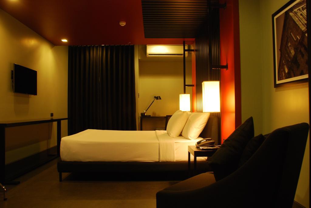Amelie Hotel Manila Exterior photo