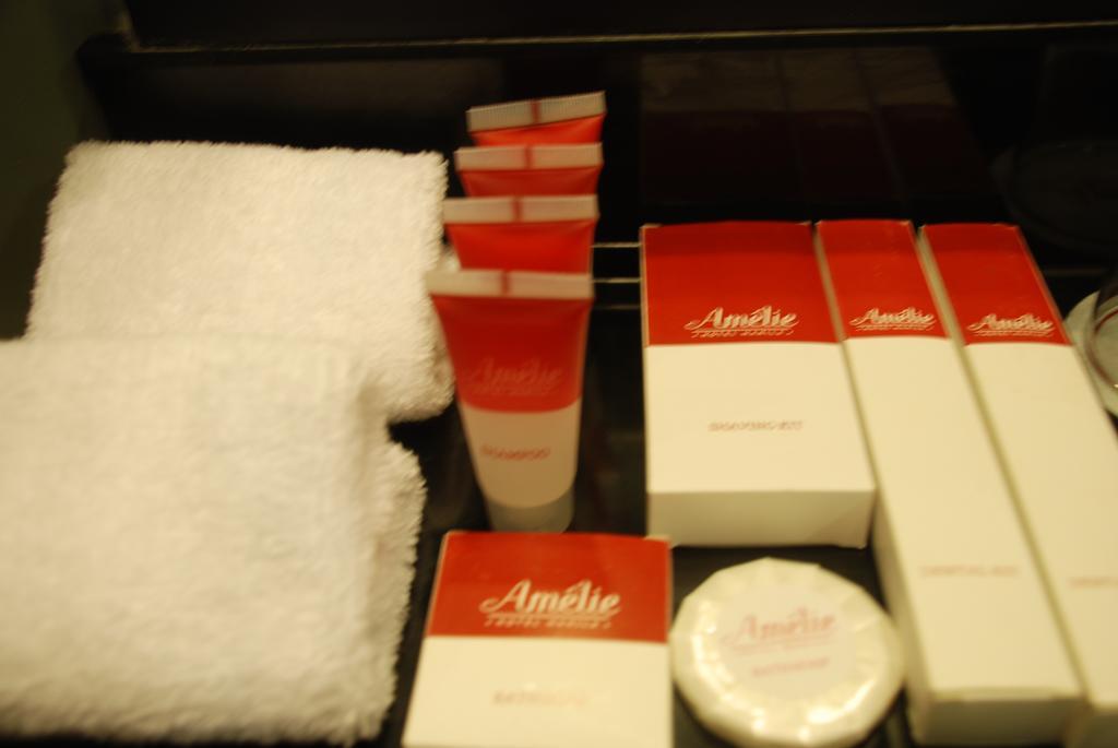 Amelie Hotel Manila Exterior photo