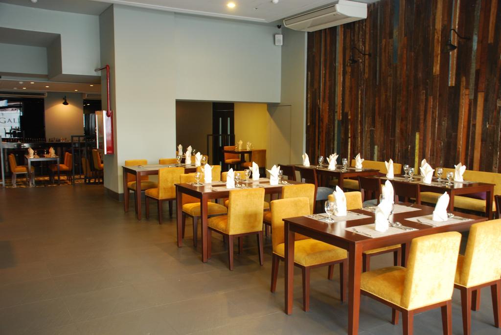 Amelie Hotel Manila Exterior photo