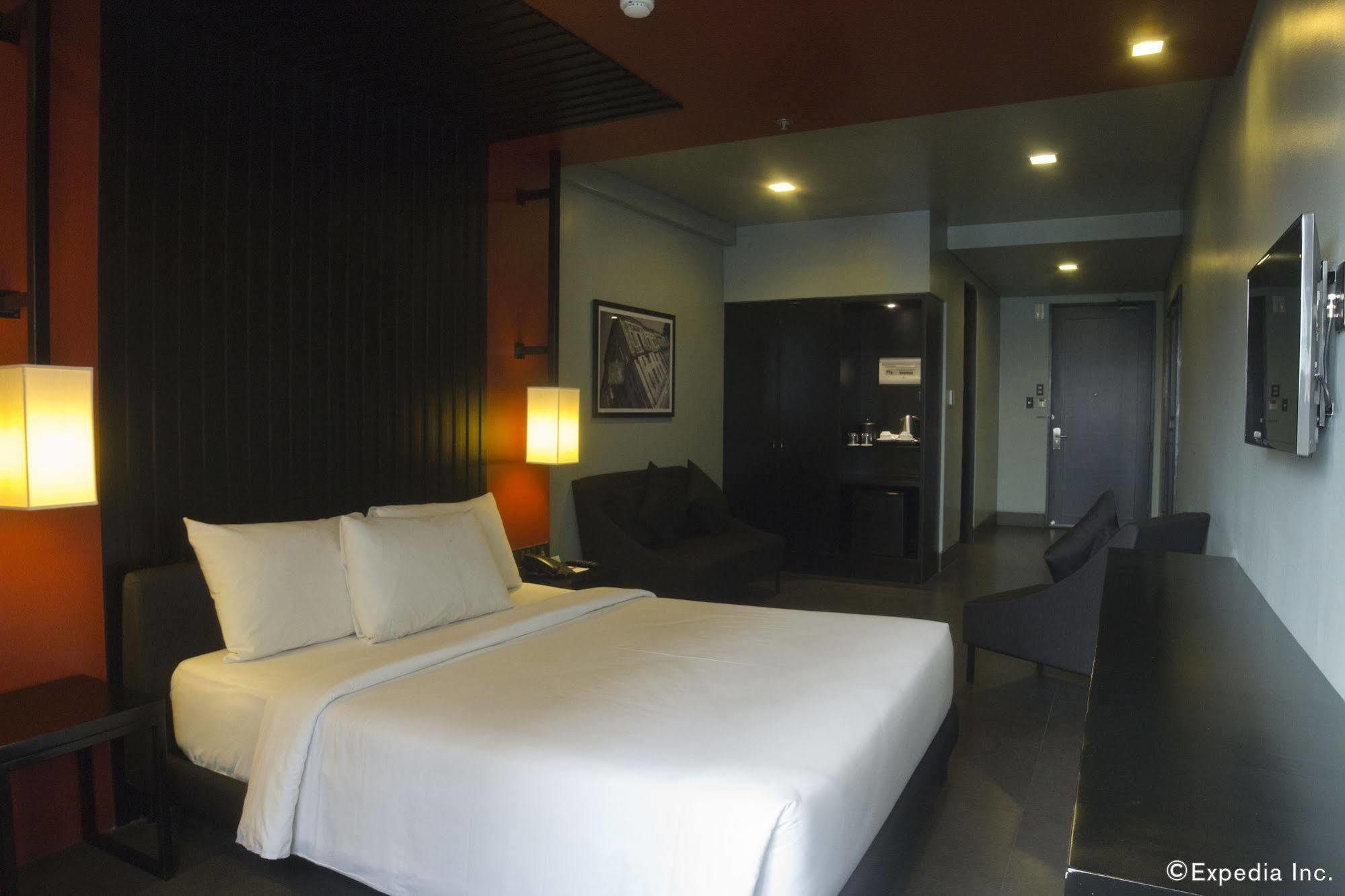Amelie Hotel Manila Exterior photo