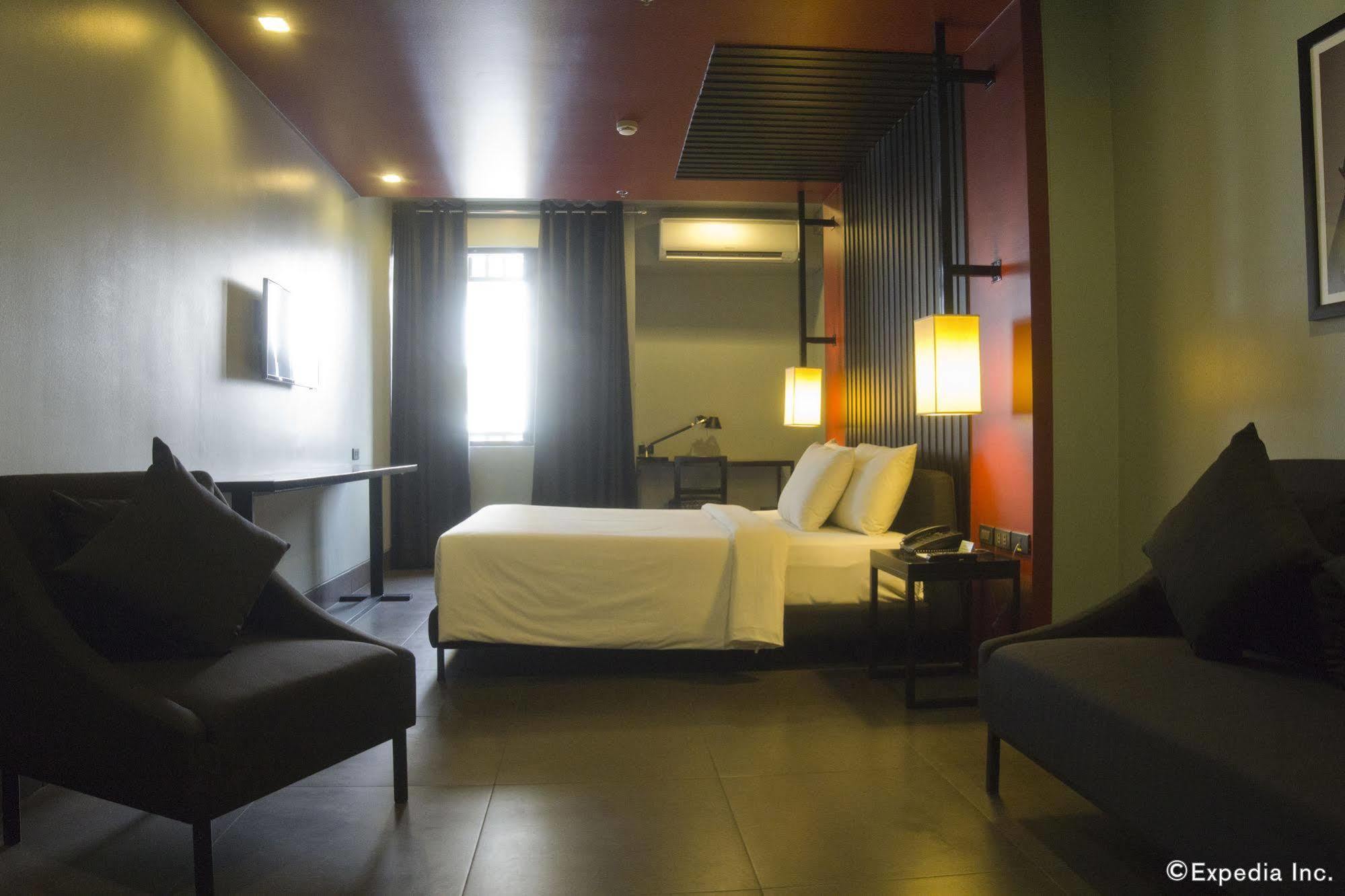Amelie Hotel Manila Exterior photo