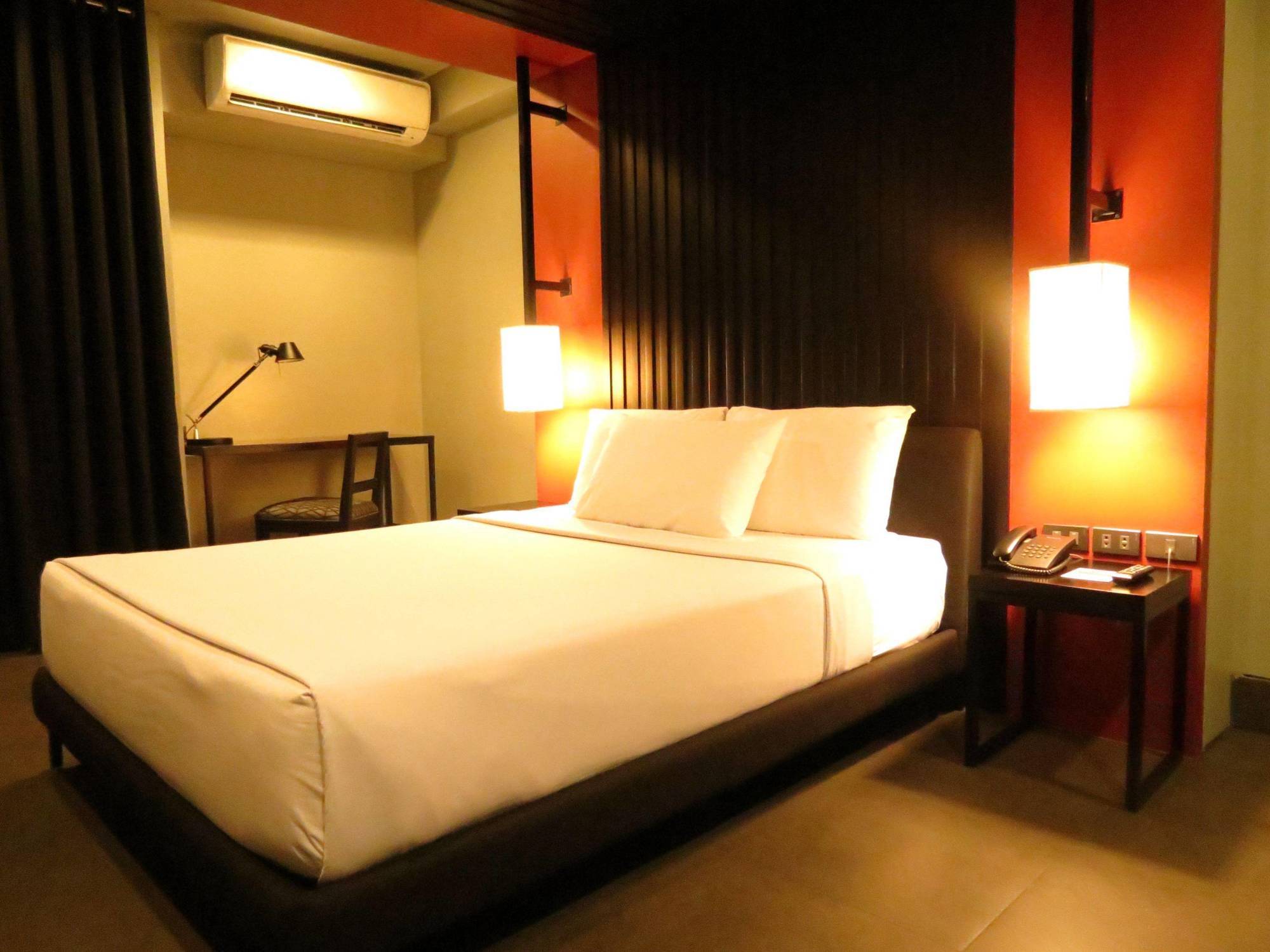 Amelie Hotel Manila Exterior photo