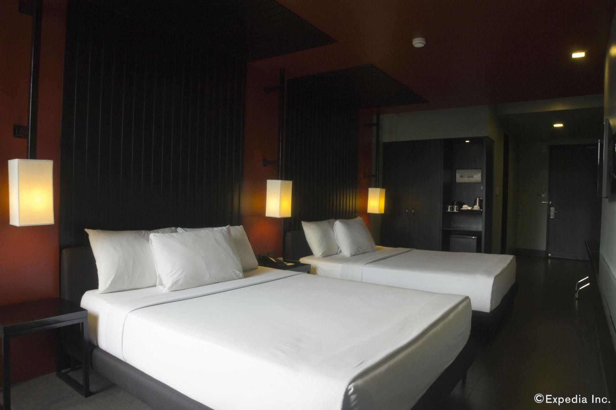 Amelie Hotel Manila Exterior photo