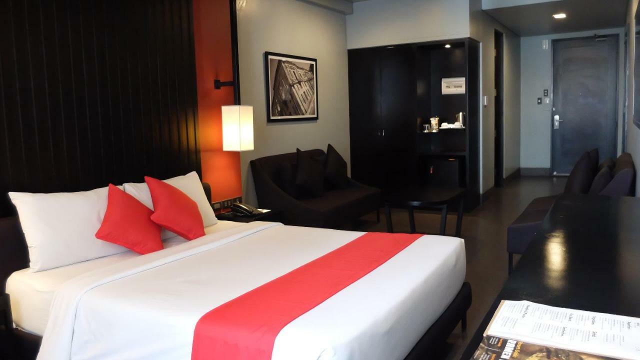 Amelie Hotel Manila Exterior photo