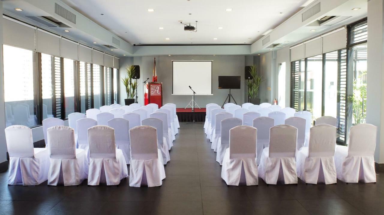 Amelie Hotel Manila Exterior photo